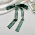 Elegante lange zijden sjaal met groene marmerprint voor haarstyling of nekmode - Turquoise Groen