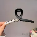 Grande pince à cheveux noire mate avec perles et détail en métal, taille env. 13 cm. - Croix de Perles / Version 13cm / Noir