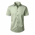 Elegante camisa de manga corta para hombre sin arrugas y slim fit en verde claro - 40 / Bottoms / Verde Primavera
