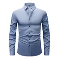Chemise ajustée à manches longues bleu clair pour homme avec boutons noirs élégants - 3XL / Hauts / Bleu clair (Bouton noir)