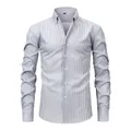 Élégante chemise à manches longues pour hommes avec motif à rayures verticales grises. - M / Hauts / Rayures Gris et Blanc (YX-07)