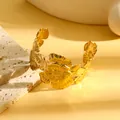 Detailopname van een vintage gouden roestvrijstalen manchetarmband met bloemenpatroon - Stoere Holle Florale Geometrische Stijl (S847) / Goud