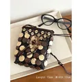 Mini bolso bandolera bohemio hecho a mano con cáscaras de coco naturales. - Bolso para Teléfono con Borlas Florales Marrón (15x12cm) / 15x12cm / Café