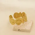 Vintage gouden roestvrijstalen manchetarmband met hol nautilusschelp-ontwerp - Continue Nautilus Onregelmatige Holle Stijl (S980) / Goud