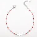 Vue détaillée d'un bracelet en acier inoxydable argenté avec perles en émail rouge - Chaîne Argentée Avec Charme Rouge / Bracelet 17+5cm