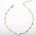Détail d'un bracelet croix en acier inoxydable argenté avec perles colorées. - Acier + Couleurs Mélangées / Bracelet 17+5cm