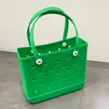 Bolso de playa impermeable de EVA verde brillante con diseño de agujeros para el verano. - Verde esmeralda / 28*11*20cm 【24 Piezas/caja】