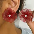 Boucles d'oreilles élégantes en dentelle rouge avec centre en cristal scintillant - Boucles d'oreilles en strass fleurs en maille creuse rouge