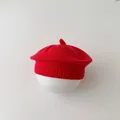 Gezellige rode effen gebreide baby baret, een stijlvolle herfstmuts voor alle peuters - Speen Rood