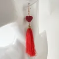 Boucles d'oreilles à pompons rouges et cœur scintillant pour un look tendance chic. - Gland en Strass Cœur Rouge (33351-ear-red-EP)