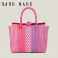 Borsa a cesto in plastica intrecciata a mano rosa per vacanze al mare e picnic chic - Rosa Rosso