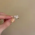 Eleganter funkelnder Zirkonia Blumenring mit verstellbarem Silberband für Damen - Dichter Dreiblumen-Stil (J1150银b)