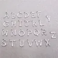 Vista detallada de 26 colgantes de letras del alfabeto plateadas para bisutería DIY - Estilo 87 Plata Galvanizada Resistente A La Decoloración Con Protección Uv / Juego de 26 Letras