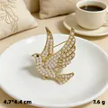 Elegant vintage gold-toned bird brooch with pearl inlay detail size 4.7x4.4cm weight 7.6g - Gold Dove Pearl