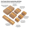 Hochwertige braune Samtschmuckschatullen mit dekorativen goldenen Schleifen in verschiedenen Größen - Hellkhaki (Schleife) - Einzelringbox / 6x5x3.5cm Metall-Samt-Box