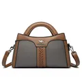 Elegante braune und graue zweifarbige Känguru-Handtasche mit geflochtenem Detail und Griff - Grau