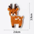 Parche bordado detallado de ciervo de 3,9 cm x 2,6 cm para reparación de ropa DIY. - Estilo de Ciervo Sika de Dibujos Animados (DW8984-8)