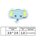 Detalle de un parche bordado de elefante azul con las dimensiones y el peso del producto - Estilo de Elefante Azul (DW8980-8)