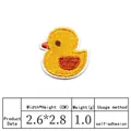 Detalle del parche bordado de pato amarillo de dibujos animados de 2,6x2,8 cm. - Estilo de Pato Amarillo (DW8980-6)