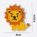 Parche bordado de león de dibujos animados para ropa con dimensiones de 4 cm por 4,2 cm - Estilo de León de Dibujos Animados (DW8984-3)