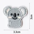 Parche bordado de koala de dibujos animados de 3,3 cm por 3 cm - Estilo de Koala de Dibujos Animados (DW8984-7)