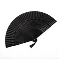 Elegante ventaglio pieghevole laccato nero con nappa, stile tradizionale cinese da danza - Tipo A Osso di Rosa Intagliato Faccia Nera Bordo Intagliato (Stile B)