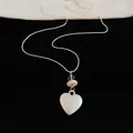 Elegante minimalistische zilveren ketting met matte hartvormige hanger en kralen - Satijnen Hart Hanger / Zilver-Letter Hart