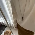 Minimalistische zilveren druppel lange ketting voor een elegante en veelzijdige woon-werkstijl. - Ronde Waterdruppel Hanger / Zilver-Koffie-Waterdruppel