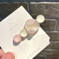 Detailansicht einer Haarspange mit Muschel-Design, Perlen und Glitzerperlen - Gebogene Muschel mit Perlen / Rosa