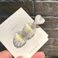 Perlglanz-Haarspange mit Muschel- und Herzmotiv und elegantem Schimmer - Doppelmuschel Eis Herz / Weiß