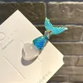 Meerjungfrau-Haarspange im Ozean-Stil mit blauen Schuppen und Glitzerherz auf Karte - Eis Herz Strass Meerjungfrau Schwanz / Weiß