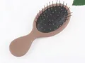 Cepillo de pelo ovalado marrón con cojín de aire para peinado profesional de pelo - Estilo de Púas Suaves / Color Té con Leche