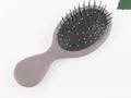Cepillo de pelo ergonómico morado mate con almohadilla de masaje para peinado diario - Estilo de Púas Suaves / Púrpura Pasta de Frijoles
