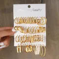 Élégant ensemble de boucles d'oreilles créoles dorées avec perles et motifs en C - Set de Boucles d'Oreilles Vintage Or Multi-Style Perle Artificielle (5920001) / Or