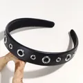 Serre-tête large en cuir PU noir avec œillets métalliques argentés style punk pour femmes - 25 Cm Noir Mince