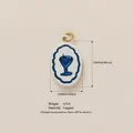 Ciondolo in rame dipinto a mano con bicchiere da cocktail blu per gioielli fai da te - Calice da Vino Ondulato