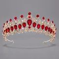 Klassische goldene Barockkrone mit roten Strasssteinen und klaren Kristallen für Partys. - Vielseitige Krone Aus Gold Und Rotem Diamanten Ts-j3104gred