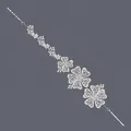 Elegantes silbernes Blumen-Haarband mit glitzernden Strasssteinen und Haarklammern. - Silbernes Allzweck-stirnband Hs-j6827s