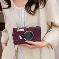 Bolso bandolera rígido vintage con forma de cámara y textura de piel de serpiente color burdeos - 10 / Burdeos