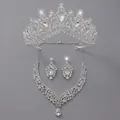 Ensemble de bijoux de luxe avec tiare, collier et boucles d'oreilles en strass argent. - Ensemble De Bijoux Polyvalent Feuille Et Branche D'argent Set-j046s