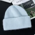 Weiche hellblaue flauschige Kaninchenhaar-Strickmütze mit dickem, doppellagigem, warmem Design. - Hellblau