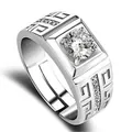 Anillo ajustable para hombre color plata con circonita central y diseño de greca - Diseño de Meandro para Hombres / Plateado