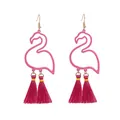 Eleganti orecchini a forma di fenicottero rosa con nappe magenta vibranti - Stile Fenicottero Svuotato / Rosa