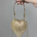 Élégant sac de soirée doré en forme de cœur avec strass scintillants et bandoulière chaîne. - A151 doré