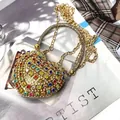 Sac de soirée luxueux en forme de cœur orné de strass colorés et chaîne dorée élégante - A153 triangle coloré