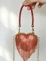 Élégant mini-sac de soirée rouge en forme de cœur avec strass, chaîne dorée et anse perlée. - A151 rouge