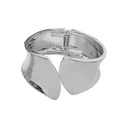 Moderno brazalete de aleación irregular con acabado plateado pulido y cierre de resorte - Superficie Ancha Irregular (As0125)