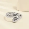 Brazalete abierto de aleación plateada minimalista con diseño de gota de agua - Estilo de Resorte de Mango Ovalado Plateado (As0088)