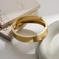 Elegante brazalete abierto de aleación dorada con diseño irregular y minimalista pulido - Estilo Cuadrado Irregular Dorado (As0050)