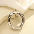 Brazalete plateado con diseño retorcido irregular y cierre de resorte - Redondo Trenzado (As0142)